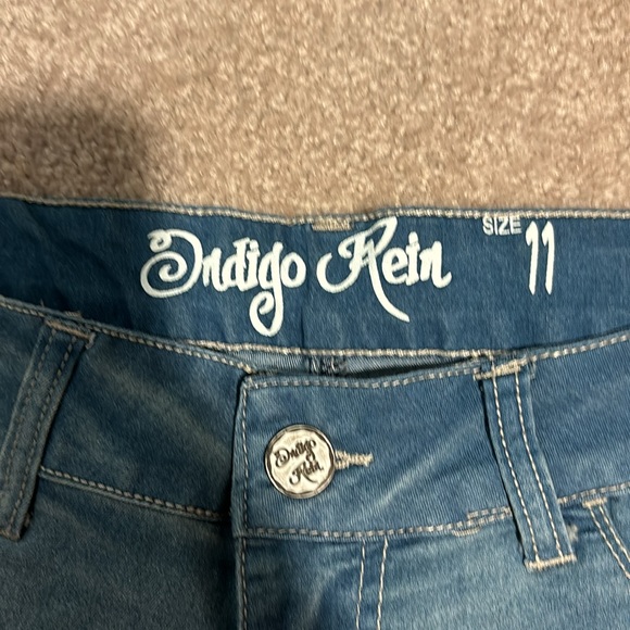 Stretchy denim shorts - Picture 3 of 3